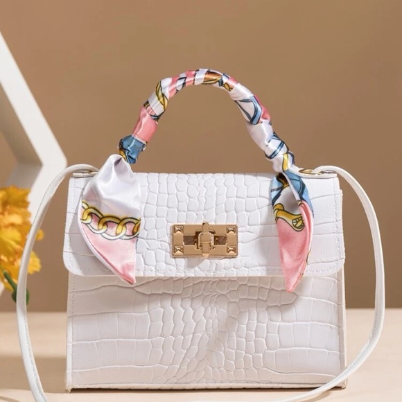 SHEIN Handbags - White ribbon 🎀 purse